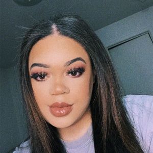 Meet your Posher, Sydney paige